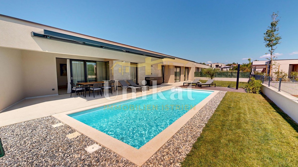 Moderner Bungalow mit Pool